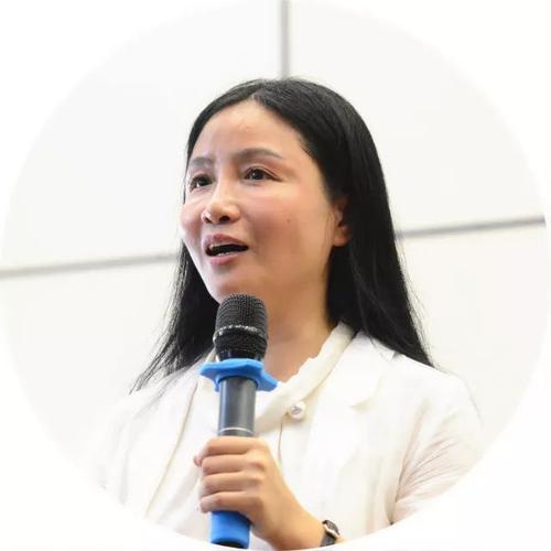 武汉纺织大学刘俊副教授在公共关系以及服务礼仪方面具有独特的见解和